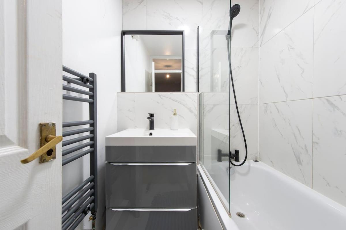 Lovely 2-Bed 20 Mins To Central Londres Extérieur photo